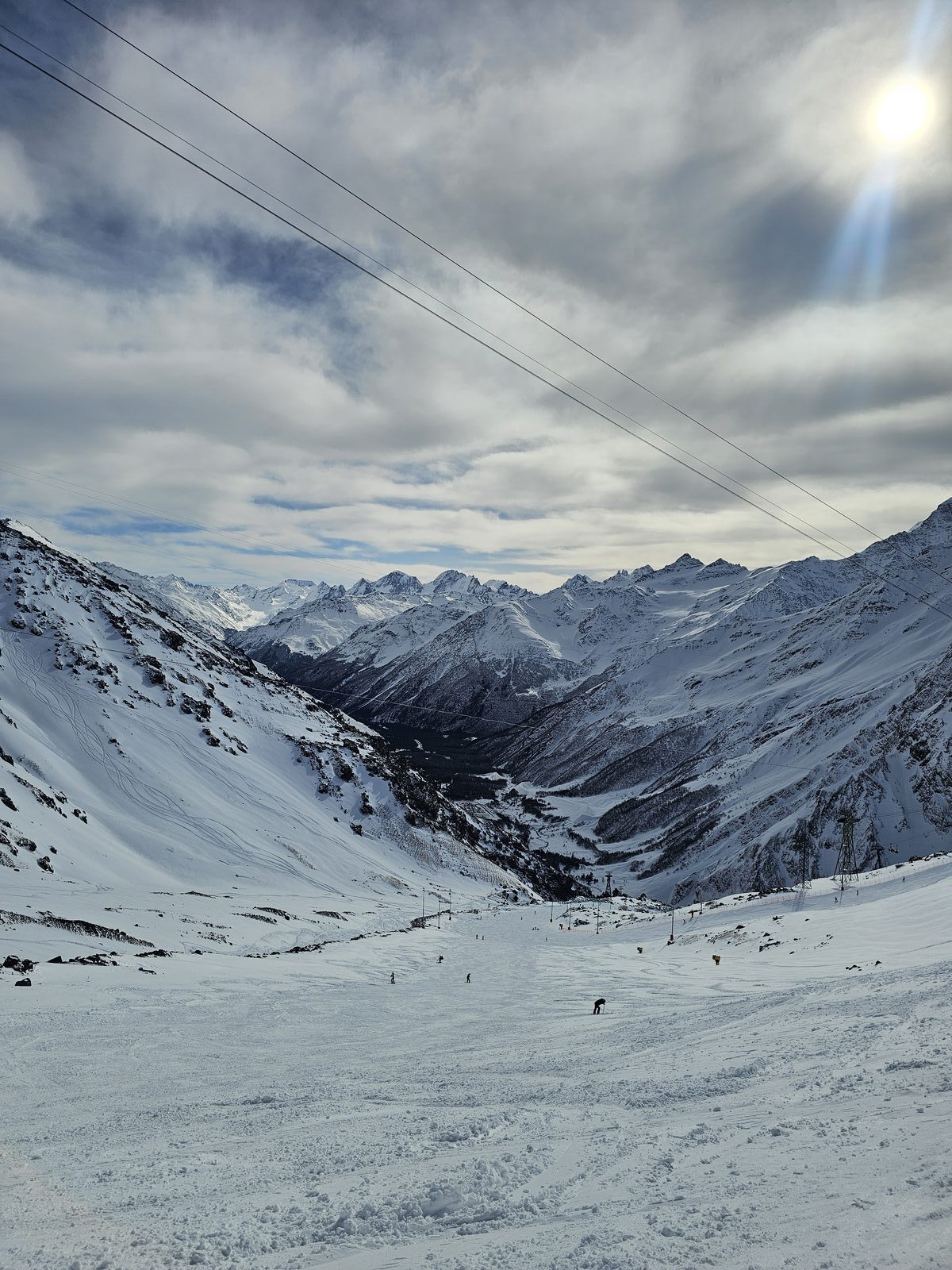 Долина Азау с высоты станции Мир