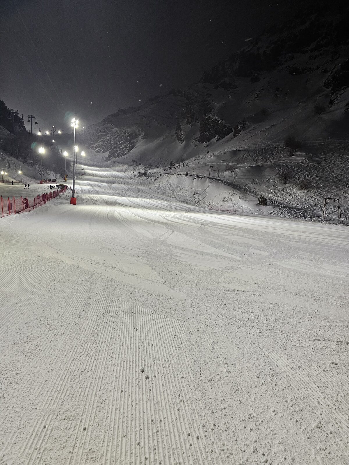 Вечерняя трасса после ратрака — идеальный вельвет
